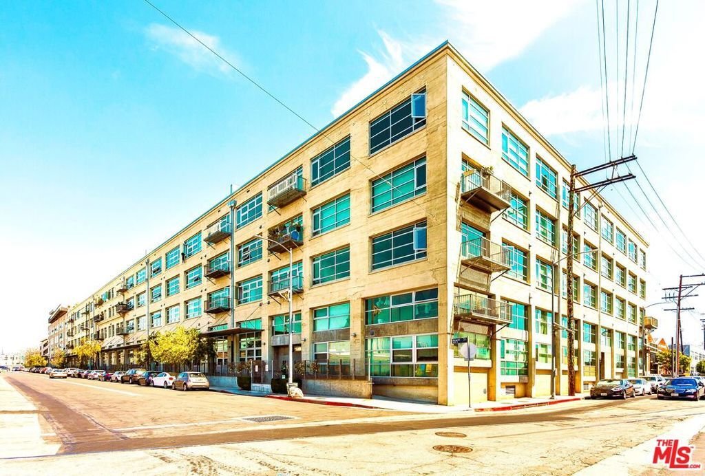 Condo in Los Angeles, California, United States 2 - 18372610
