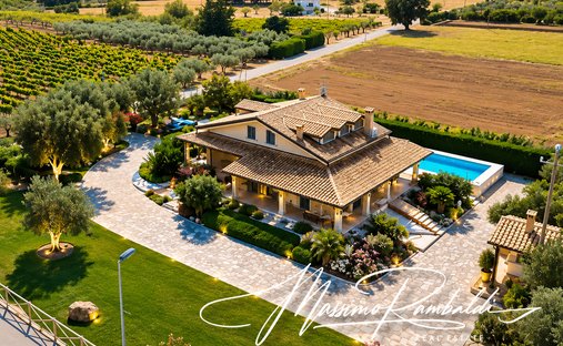 Villa in Miglionico, Basilikata, Italien 1