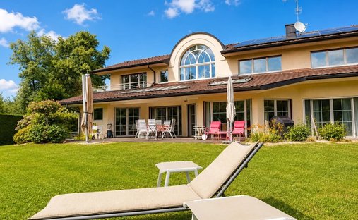 House in Ouest, Ambilly, France 1