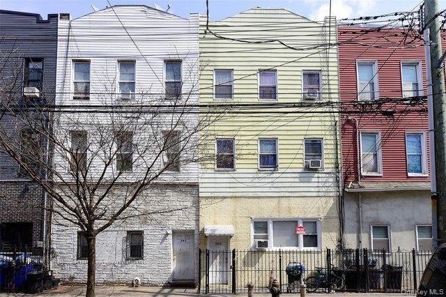 House in New York, New York, United States 1 - 18379599