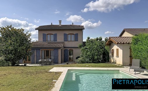 House in Est, Trevoux, France 1