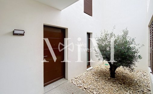House in Centre Ville, Castries, France 1