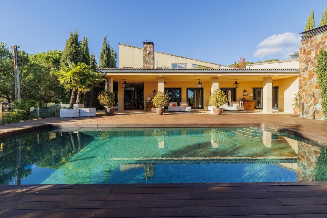 Villa in Torrelodones, Comunidad de Madrid, Spain 1 - 18373247