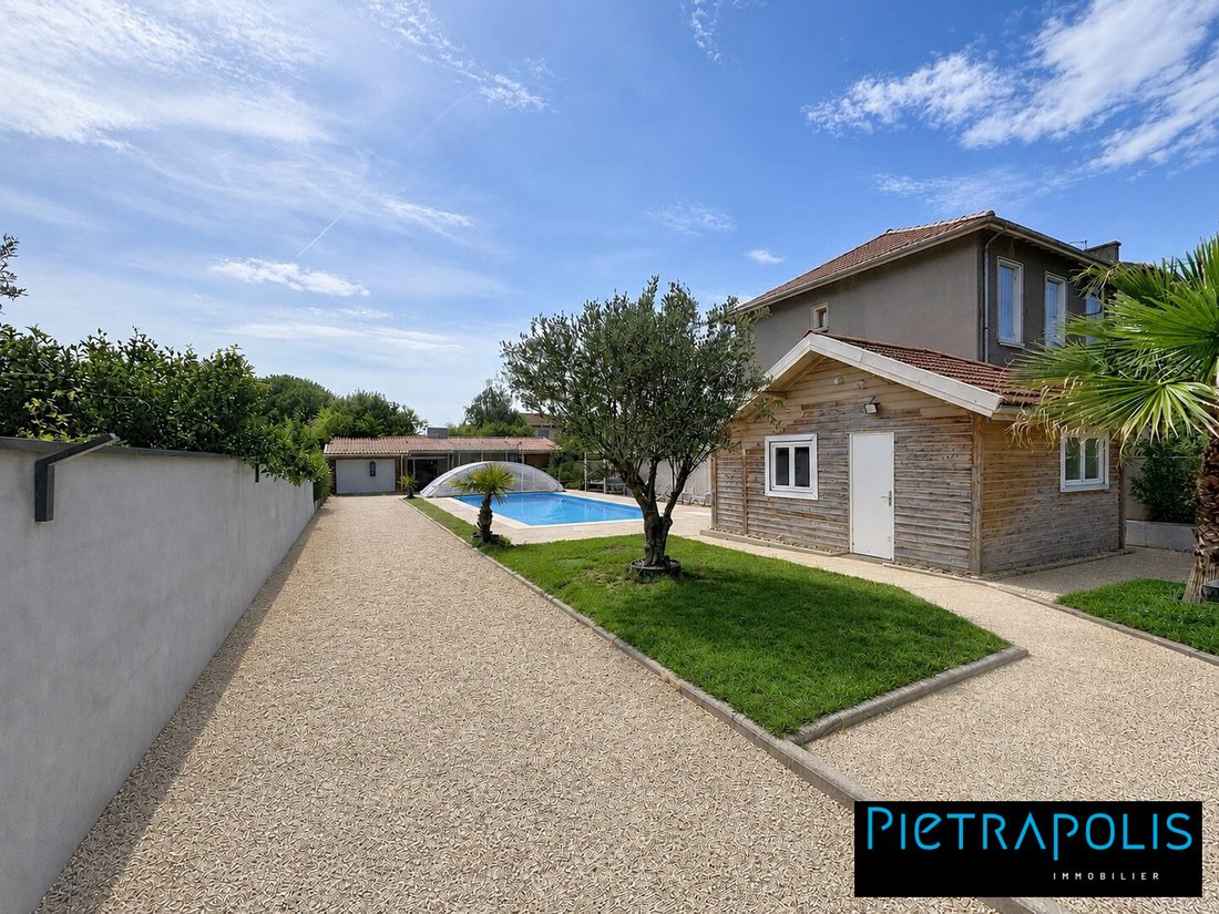 House in Le Village, Vaulx-en-Velin, France 2 - 18385686