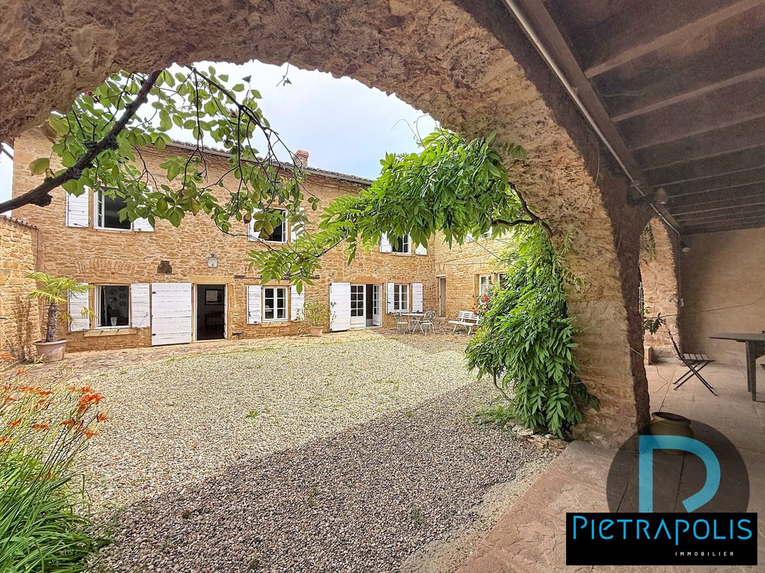 House in Ville-sur-Jarnioux, Auvergne-Rhône-Alpes, France 1 - 18385355