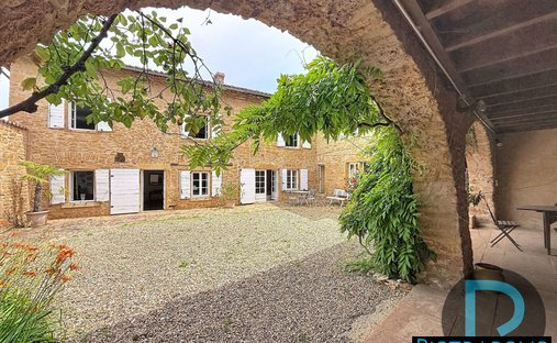 House in Ville-sur-Jarnioux, Auvergne-Rhône-Alpes, France 1