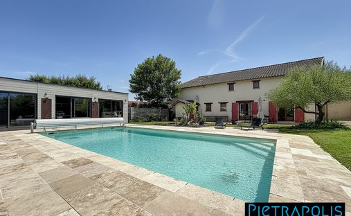 House in Montmerle-sur-Saone, Auvergne-Rhône-Alpes, France 1