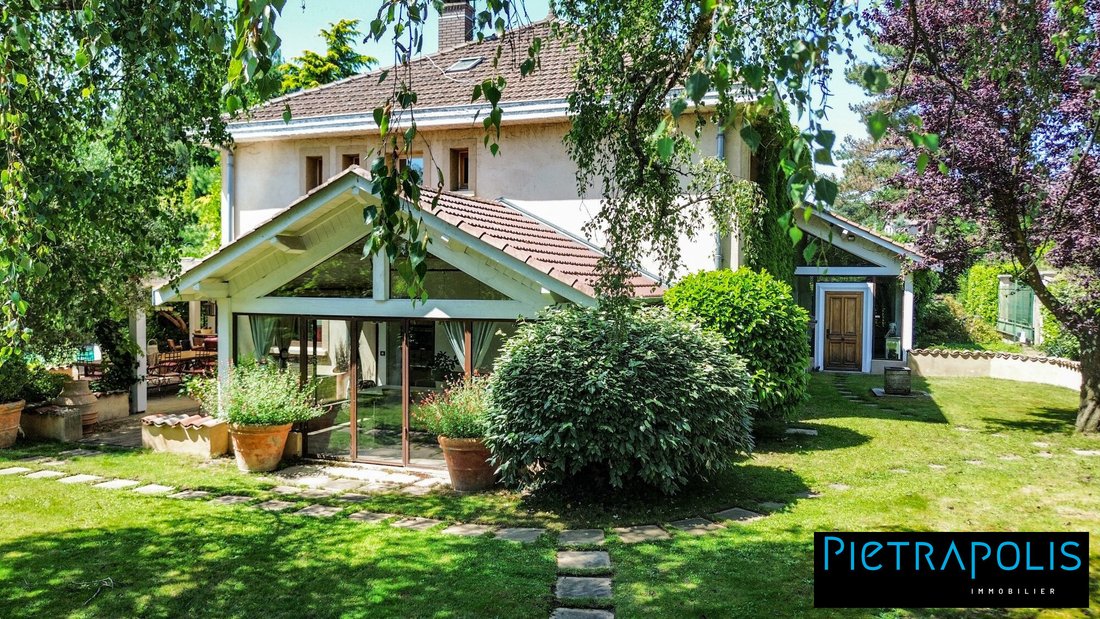 Villa in Charly, Auvergne-Rhône-Alpes, France 1 - 18385115