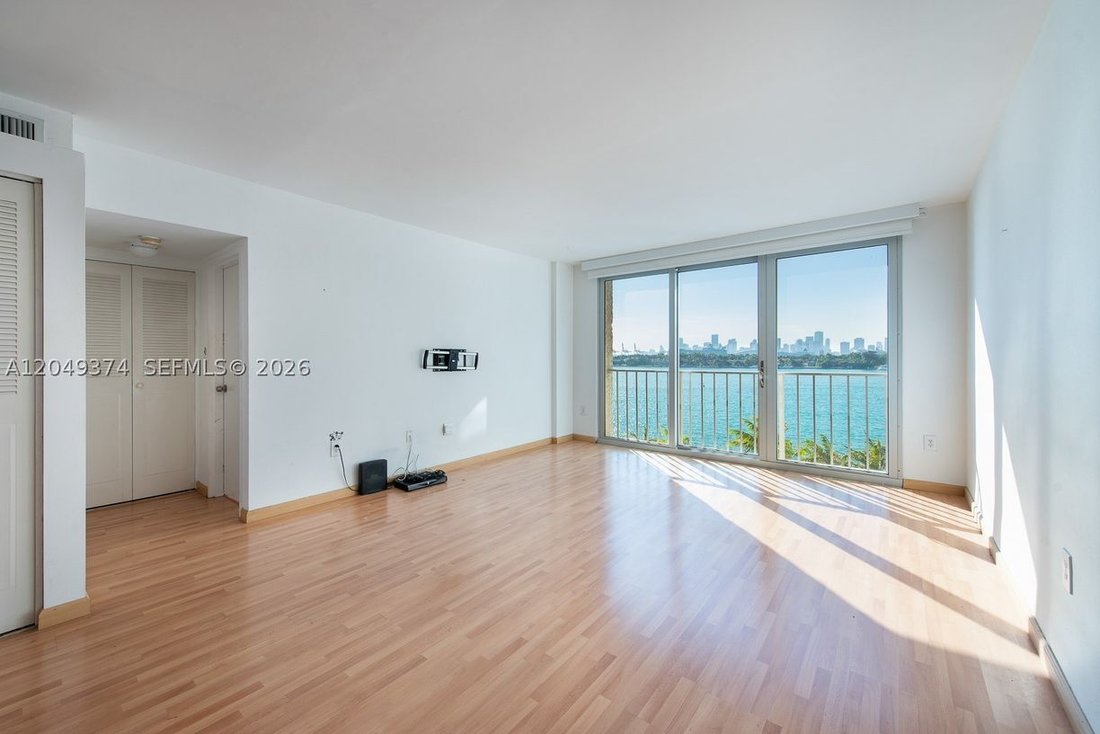 Condo in Miami Beach, Florida, United States 4 - 18374736