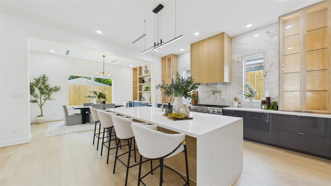 House in Houston, Texas, United States 3 - 18379871