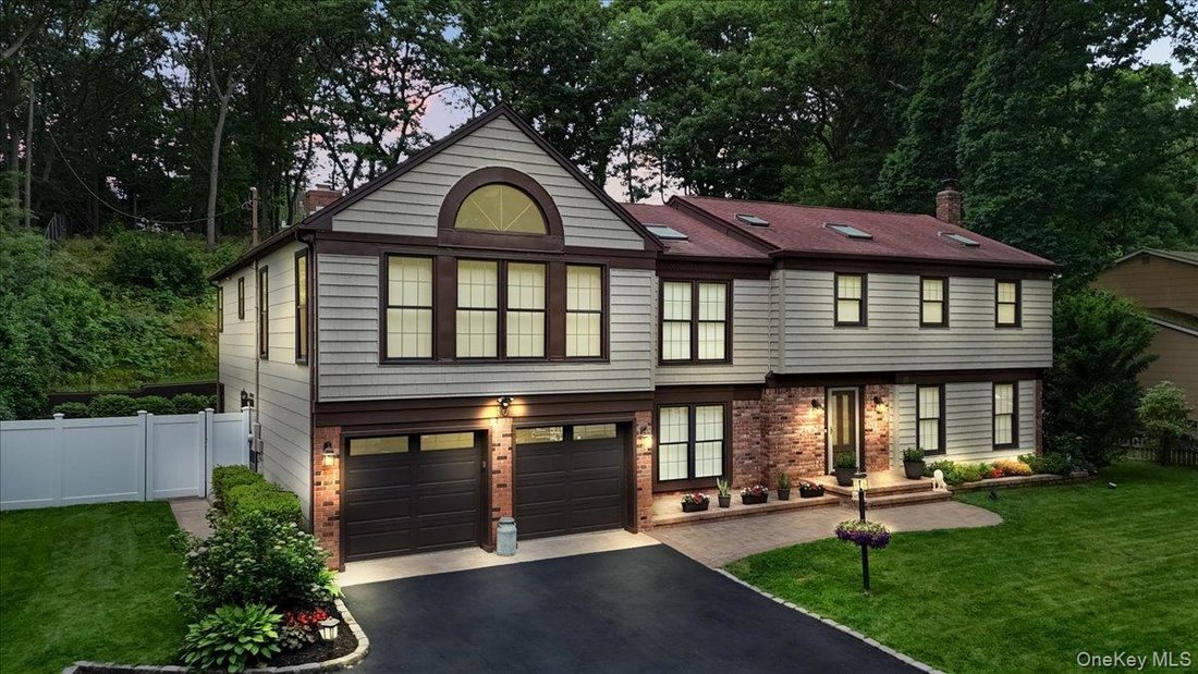 House in Smithtown, NY, United States 1 - 18384635