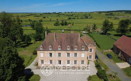 Château à Marcigny, Bourgogne-Franche-Comté, France 1