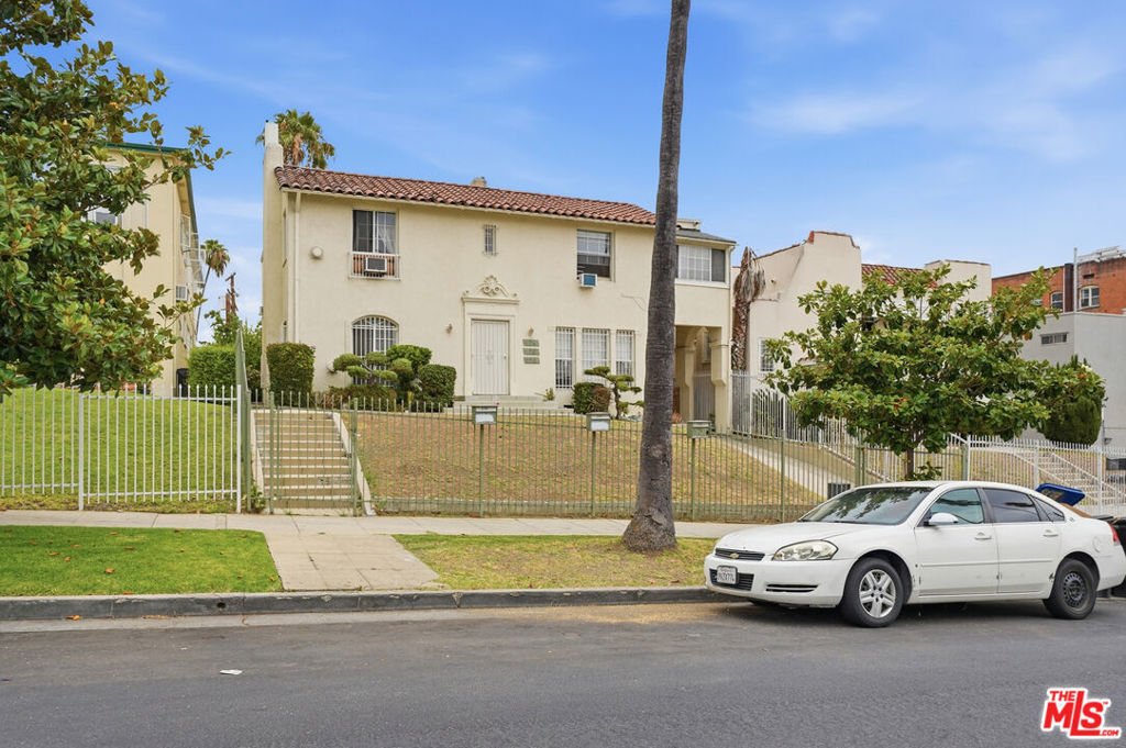 Los Angeles, California, United States 2 - 18377874