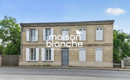 House in Lagrave-Le Bourg, Ambares-et-Lagrave, France 1