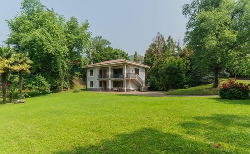 Villa in Saltrio, Lombardy, Italy 1