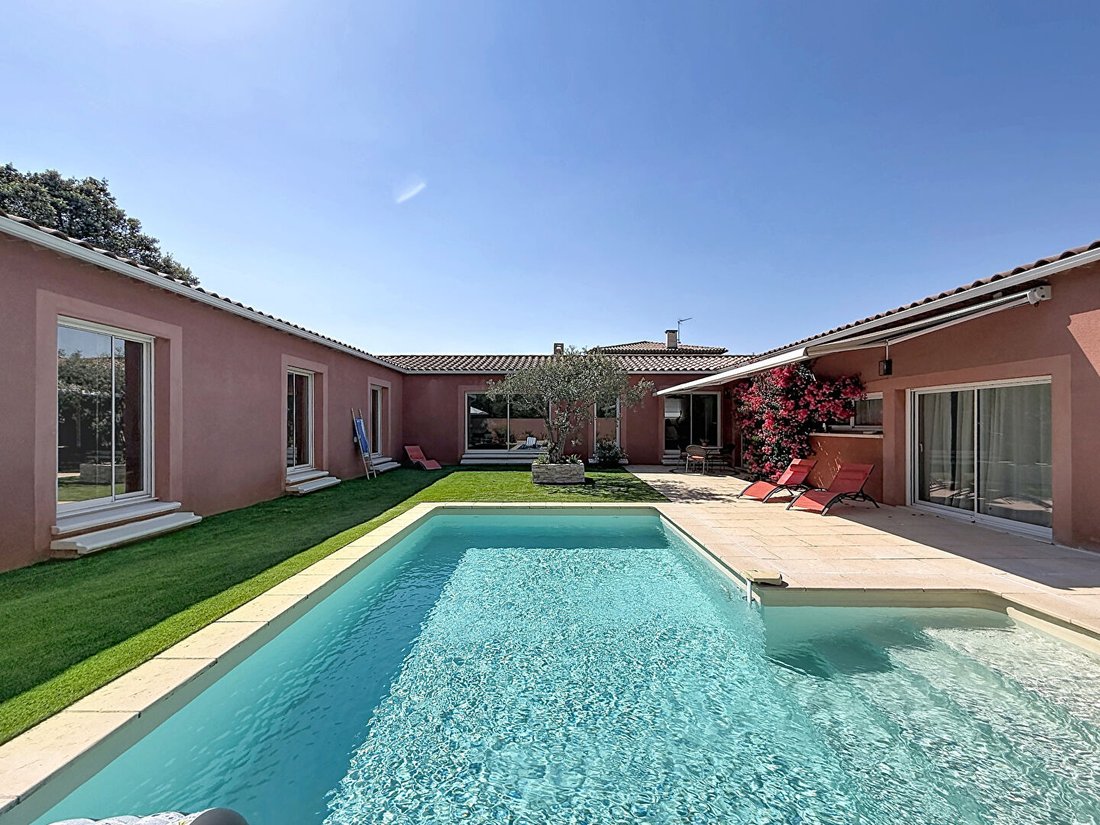 Villa in Montagne des Chèvres, Villeneuve-lès-Avignon, France 2 - 18360800