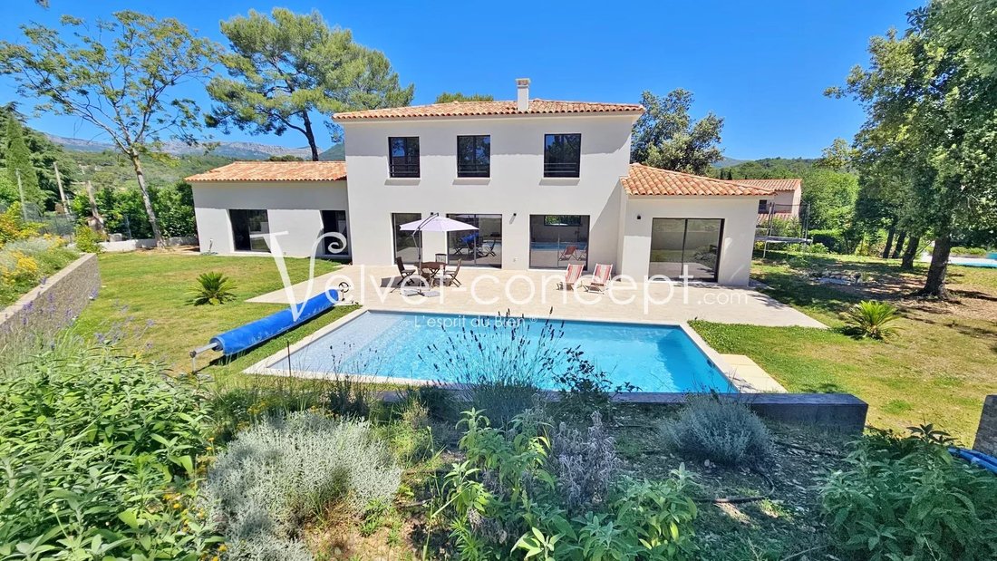 Villa in Nord, Roquefort-les-Pins, France 2 - 18374363