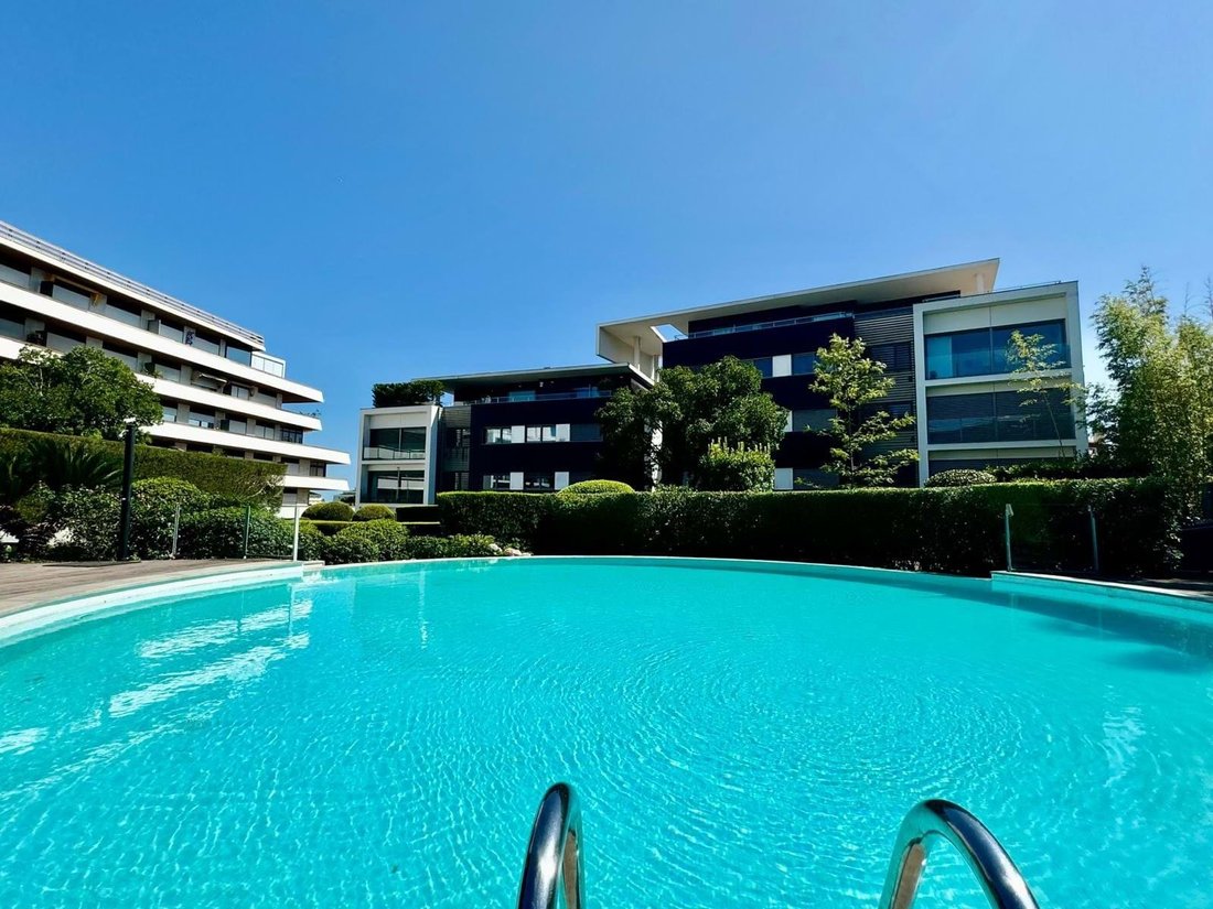 Apartment in Estoril, Cascais e Estoril, Lisbon 3 - 18380332