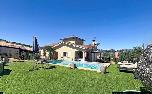 Villa in Ternand, Auvergne-Rhone-Alpen, Frankreich 1