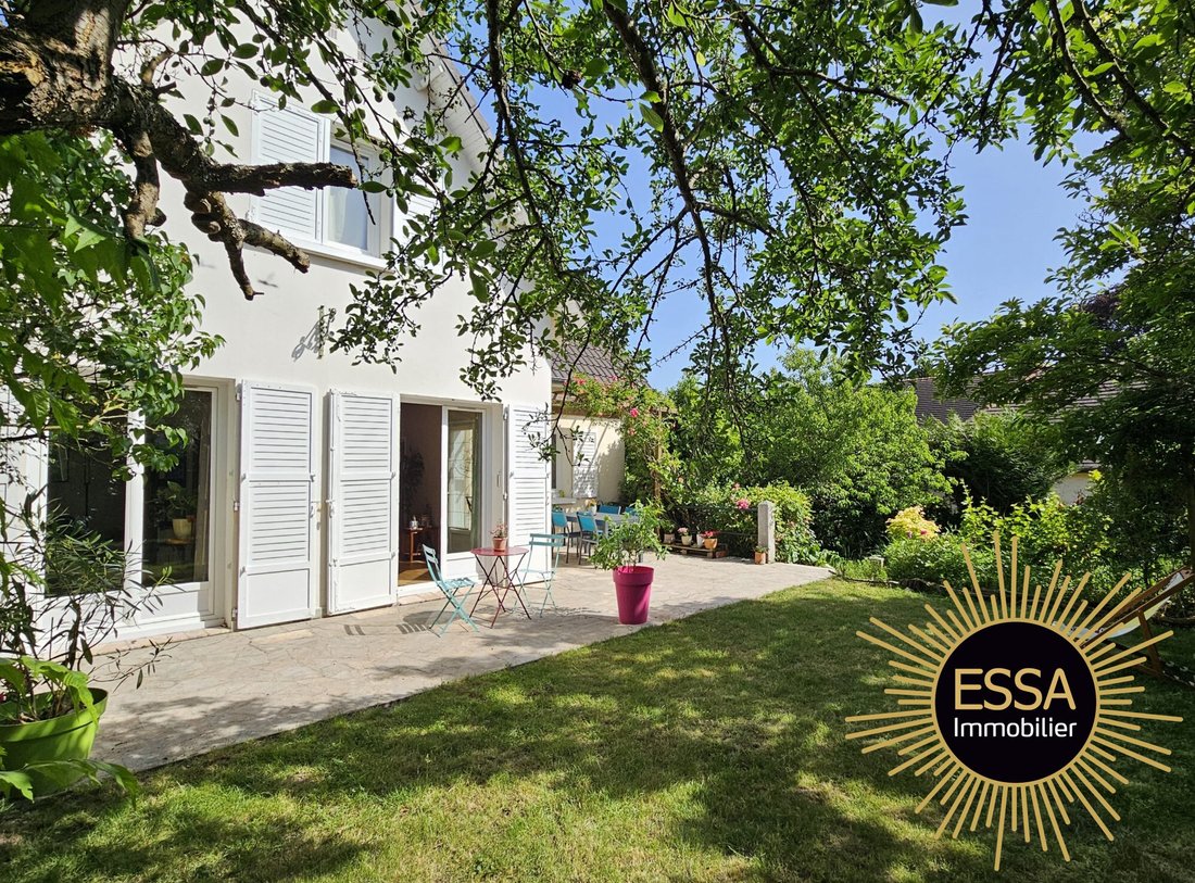 House in Bailly, Ile-de-France, France 3 - 18385352