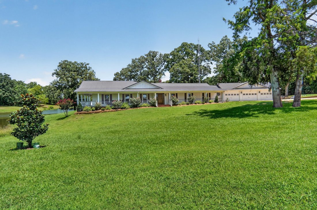 House in Paris, Texas, United States 1 - 18372515