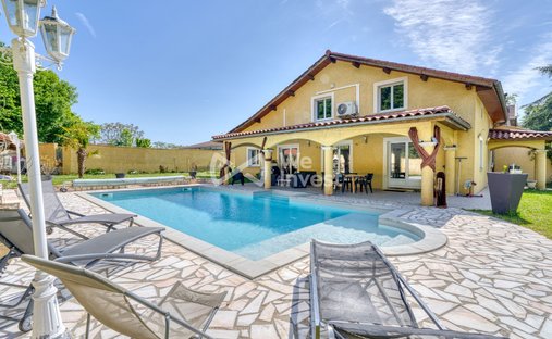 House in Proche Couronne, Charvieu-Chavagneux, France 1