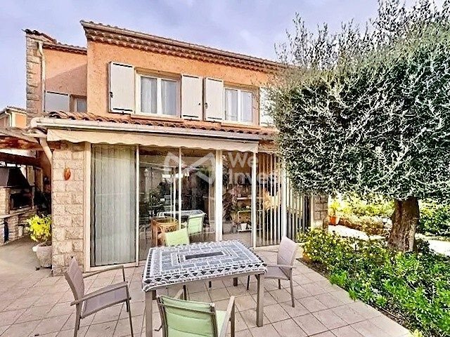 House in Grasse, Provence-Alpes-Côte d'Azur, France 1 - 17615234