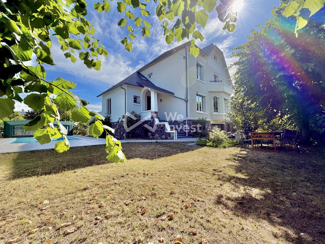 House in Mozac, Auvergne-Rhône-Alpes, France 1 - 18386004