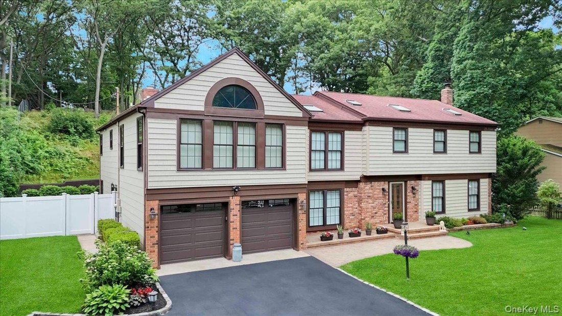 House in Smithtown, NY, United States 5 - 18384635