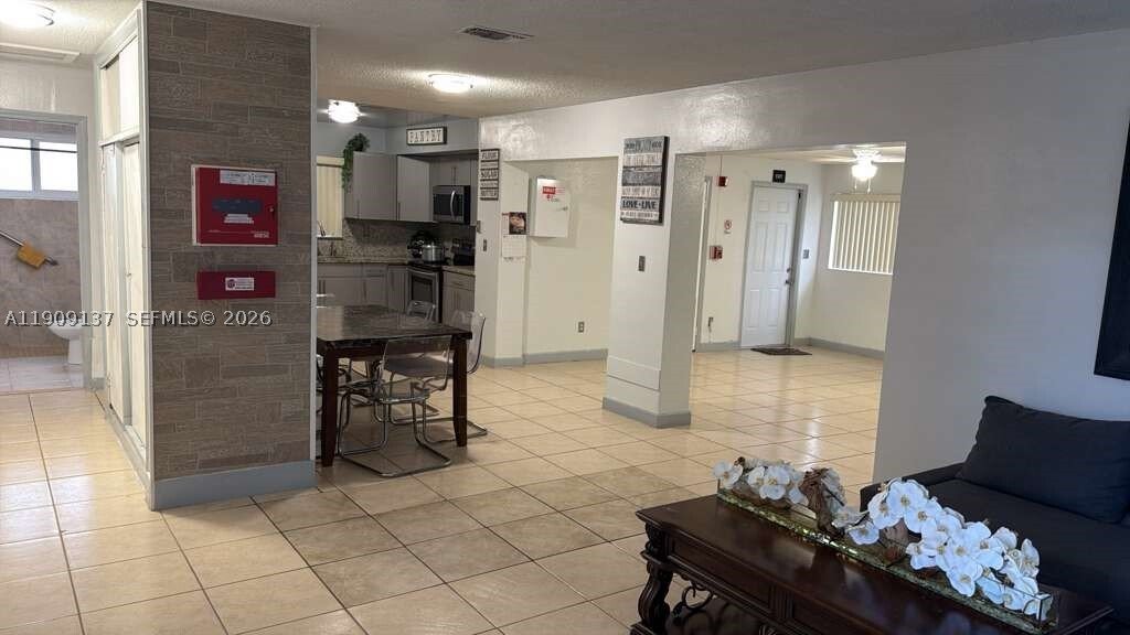 House in Hialeah, Florida, United States 5 - 17204936