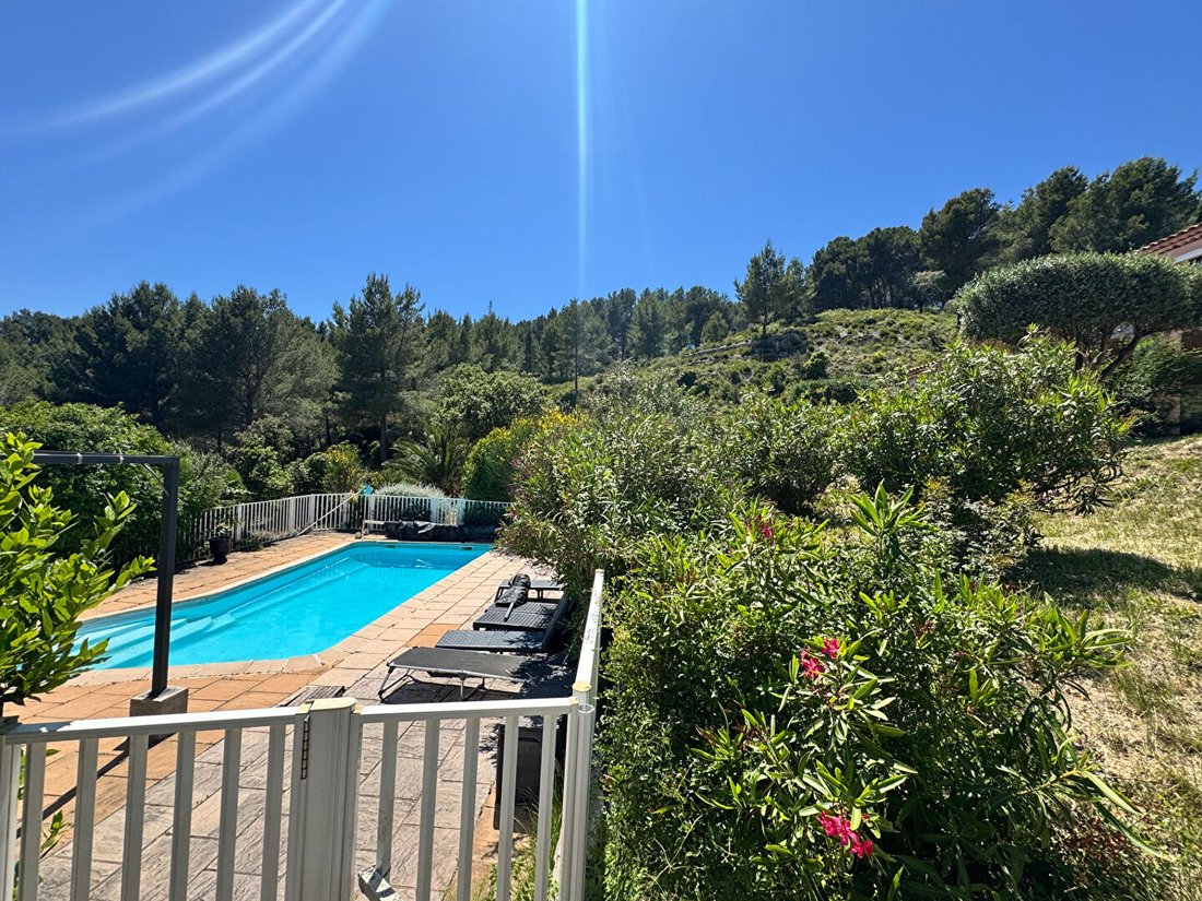 Villa in Bandol, Provence-Alpes-Côte d'Azur, France 3 - 18027811