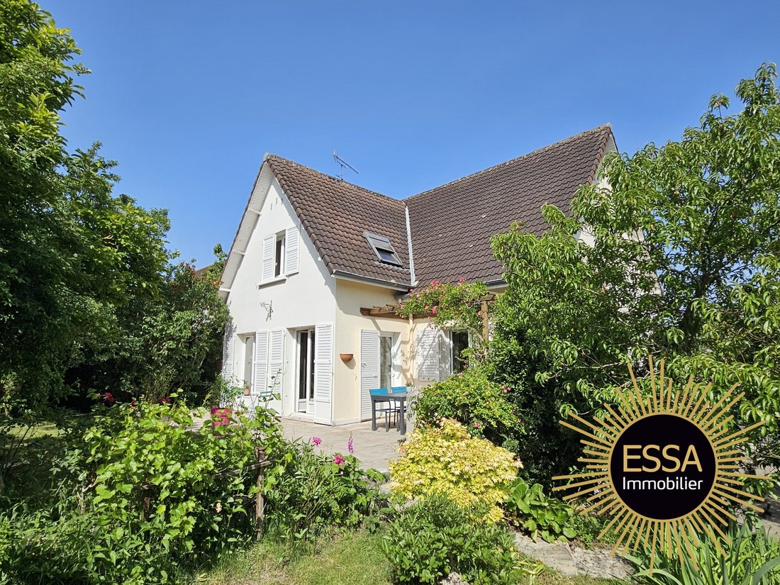 House in Bailly, Ile-de-France, France 1 - 18385352