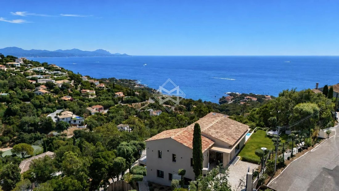 Villa in Les Issambres, Roquebrune-sur-Argens, France 3 - 18374348