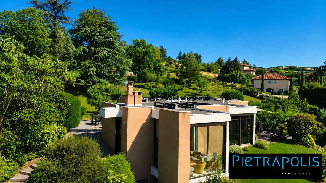 Villa in Eveux, Auvergne-Rhône-Alpes, France 1 - 18385092