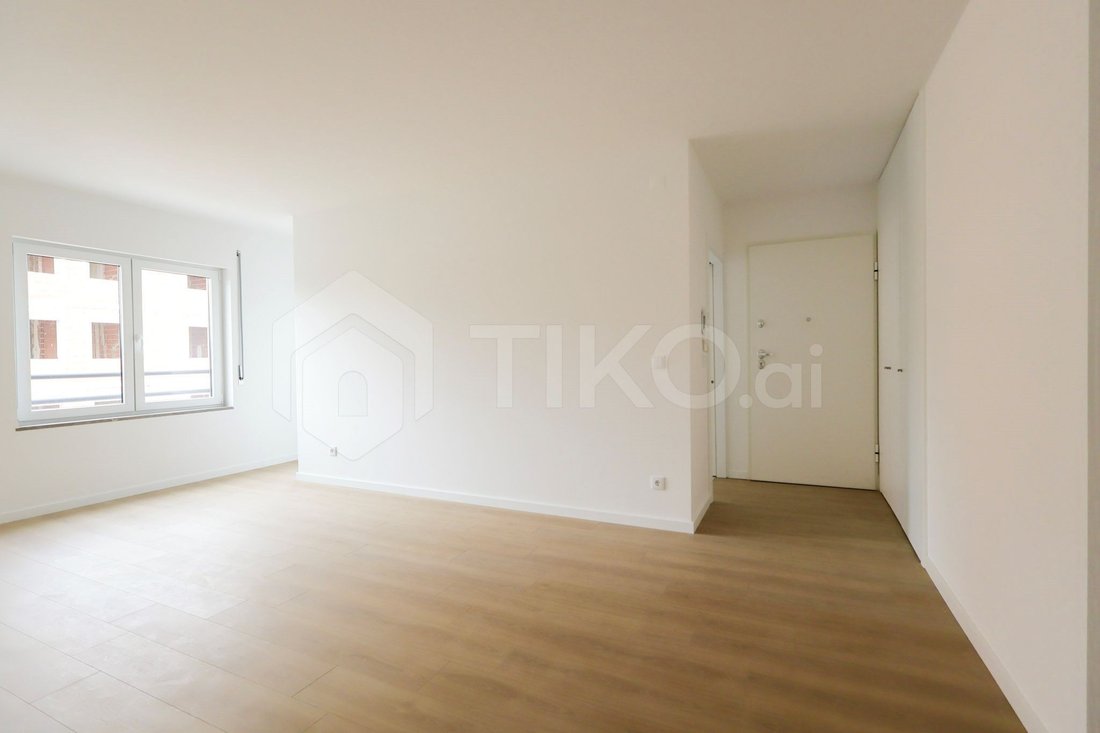 Apartment in Santo António dos Cavaleiros, Lisbon, Portugal 4 - 18380949