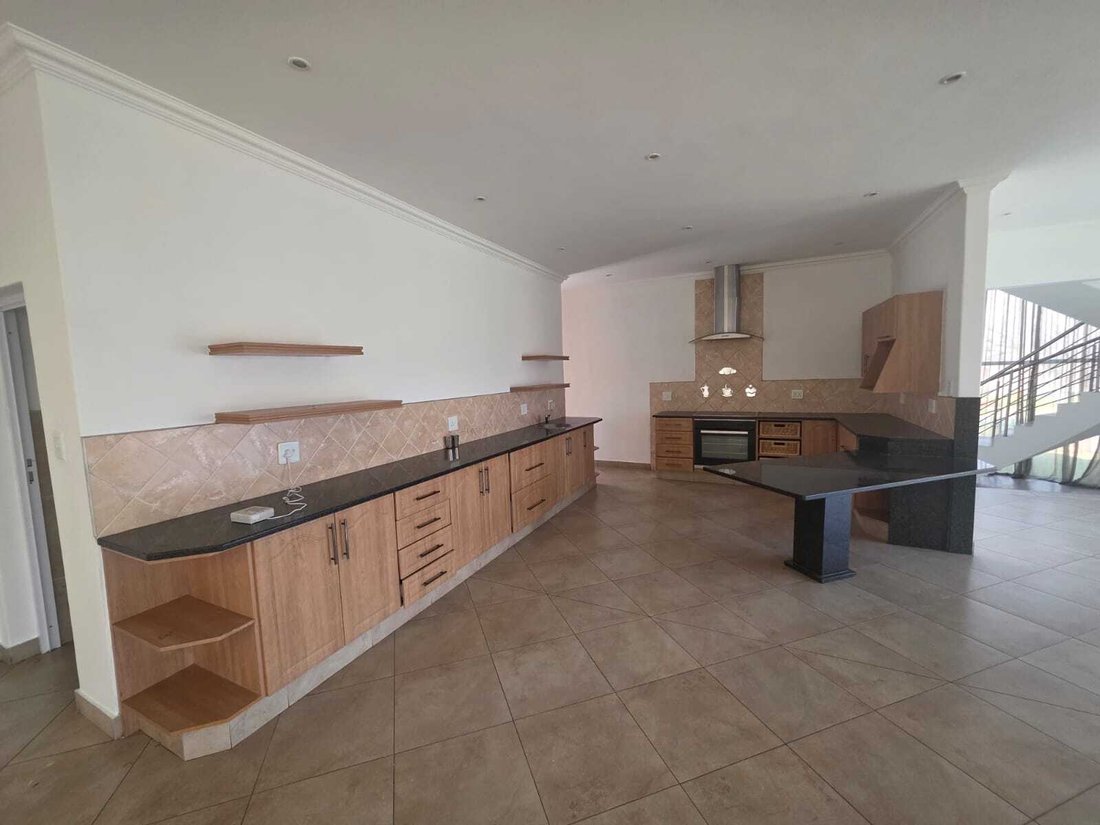 Country House in Ebotse Golf &amp; Country Estate, Gauteng, South Africa 4 - 18374575