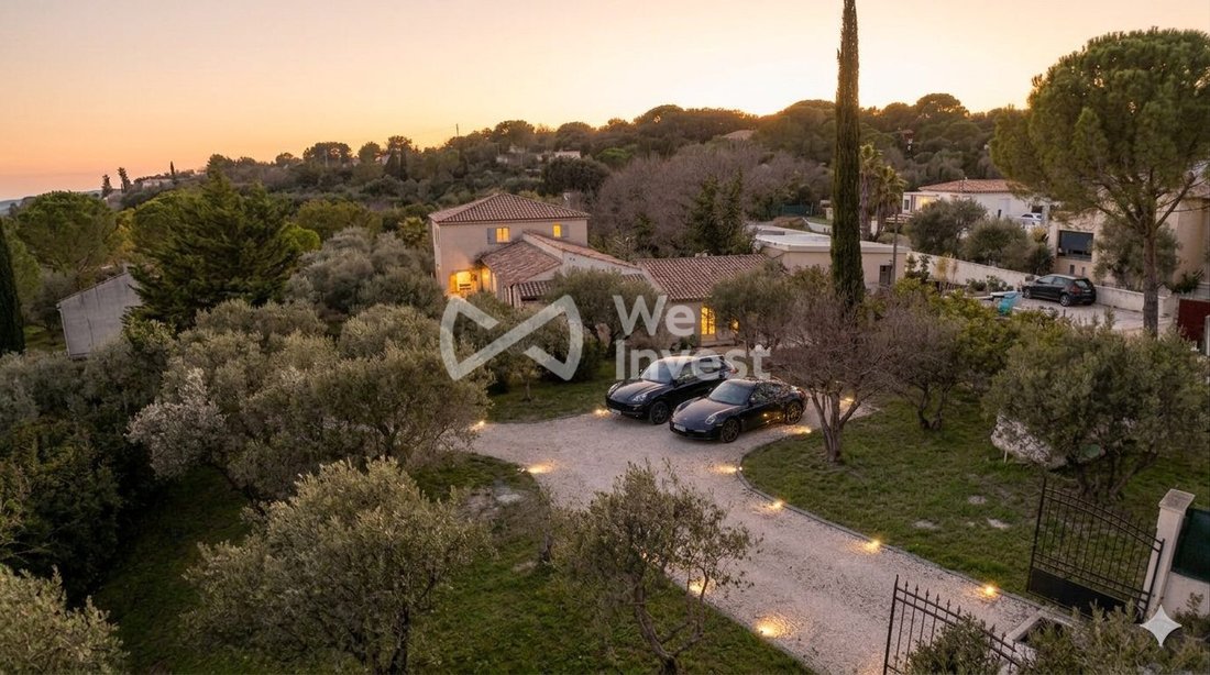 Villa in Centre Ville, Castries, France 1 - 16021178