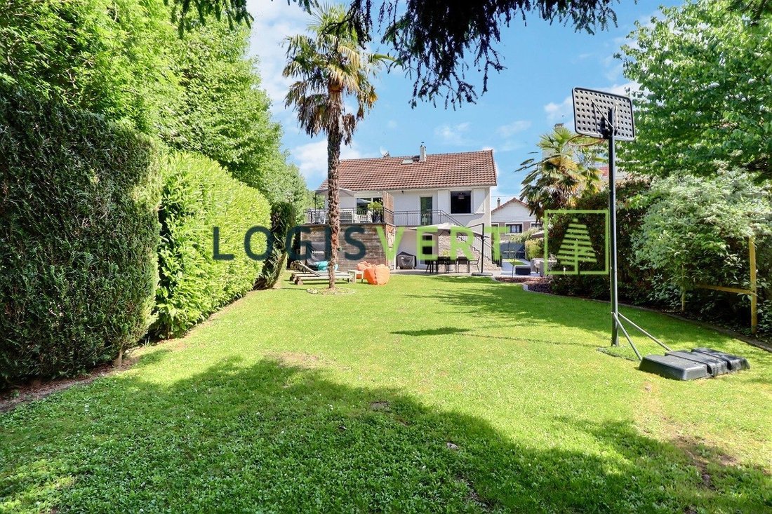 Casa en Bièvres, Isla de Francia, Francia 2 - 18385085