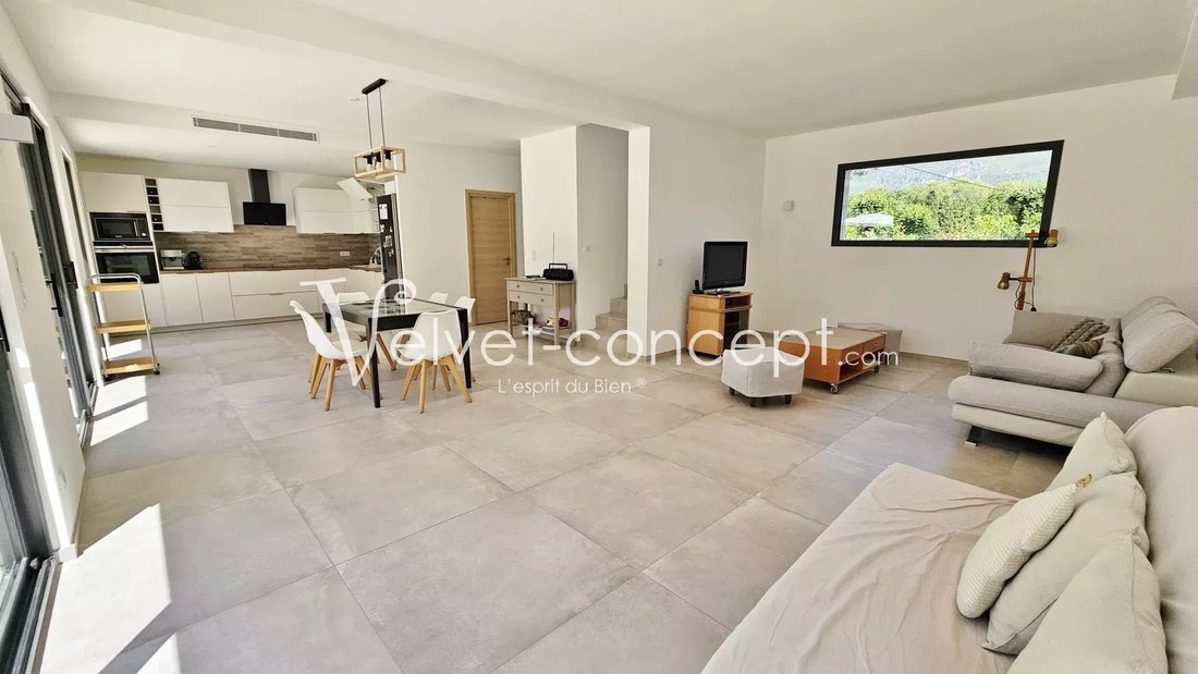 Villa in Nord, Roquefort-les-Pins, France 5 - 18374363