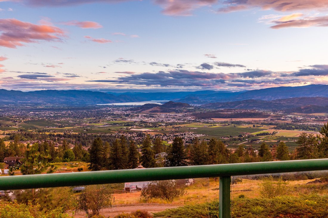 House in Kelowna, British Columbia, Canada 4 - 18373976