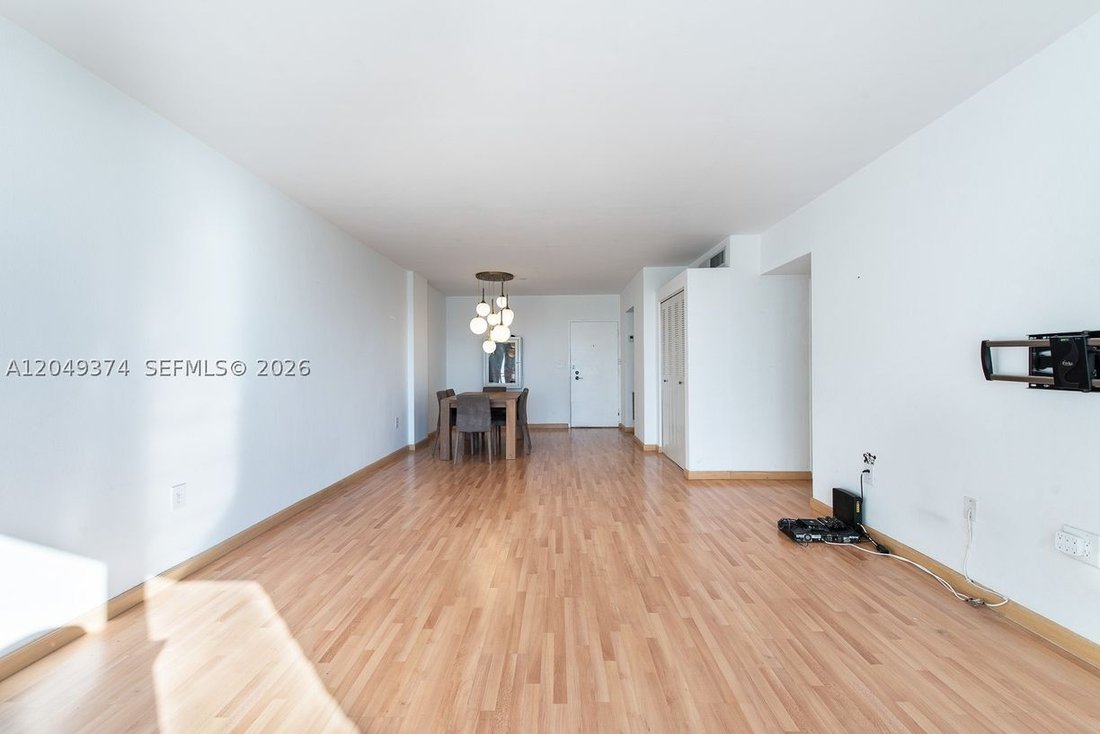 Condo in Miami Beach, Florida, United States 5 - 18374736
