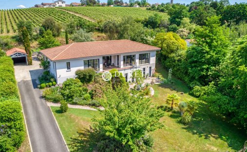 House in Saint-Fiacre-sur-Maine, Pays de la Loire, France 1