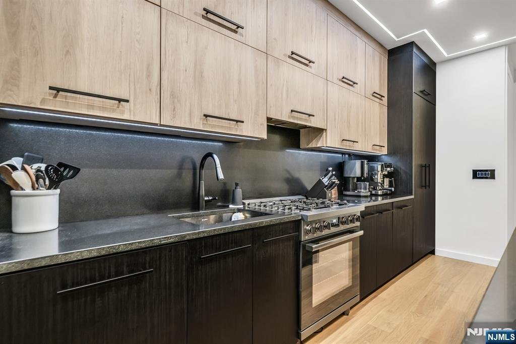 Condo in Weehawken, New Jersey, United States 5 - 18373348