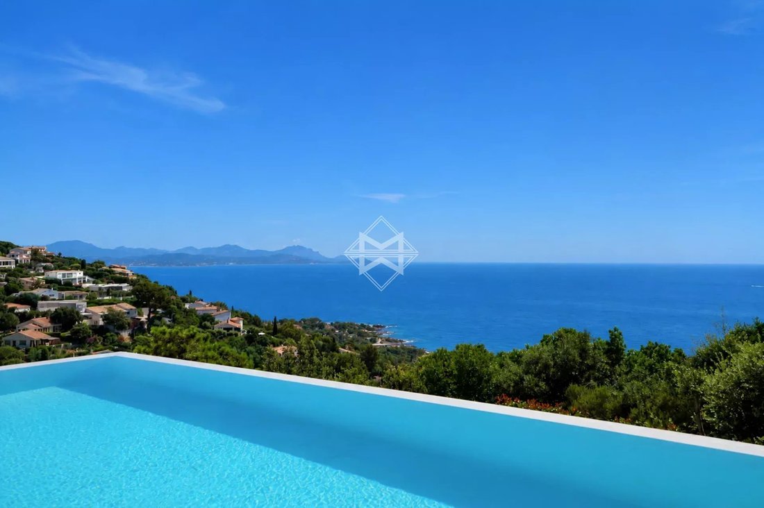Villa in Les Issambres, Roquebrune-sur-Argens, France 4 - 18374348