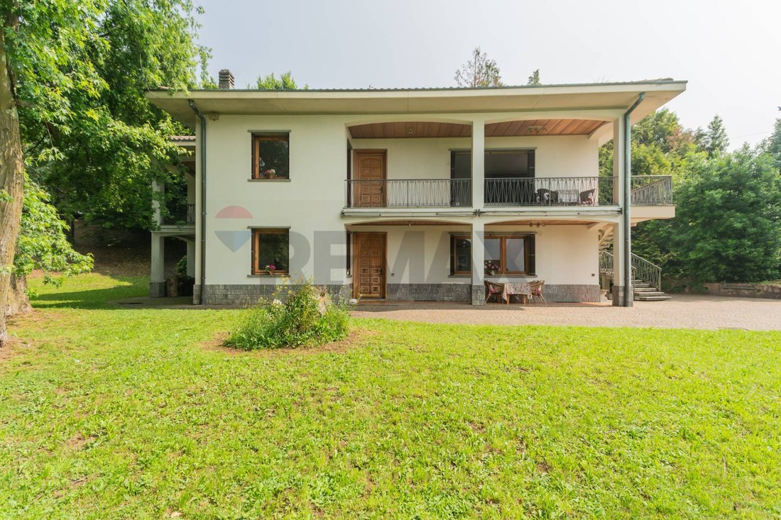 Villa in Saltrio, Lombardy, Italy 3 - 18384397