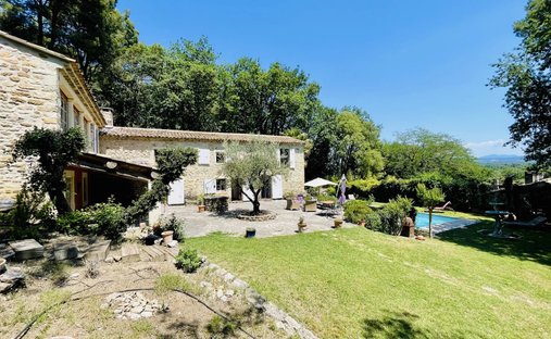 Country House in Grillon, Provence-Alpes-Côte d'Azur, France 1