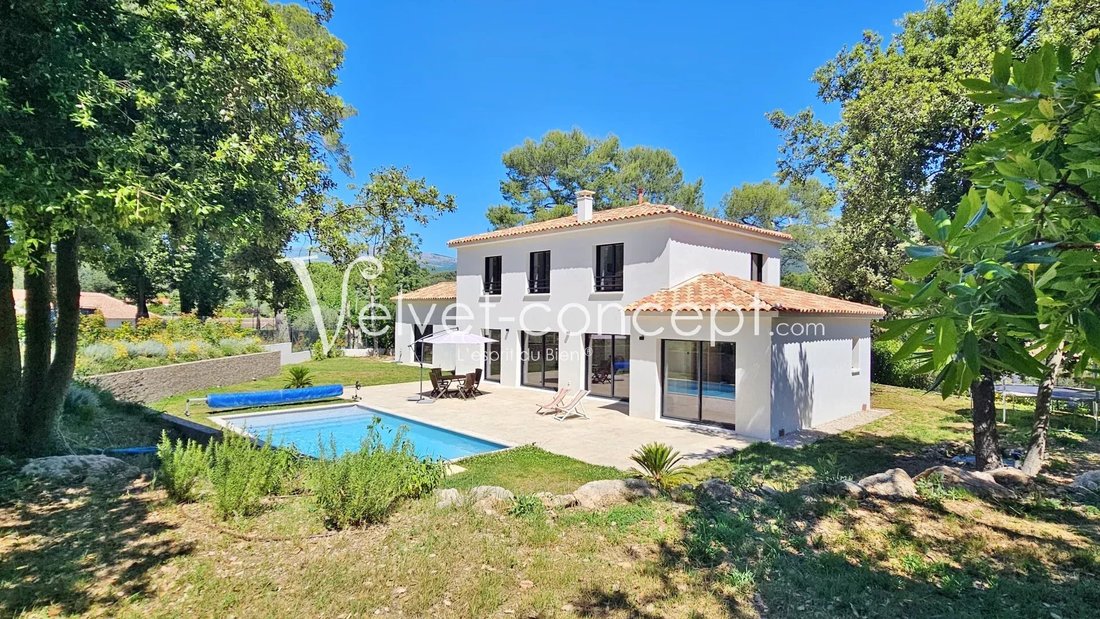 Villa in Nord, Roquefort-les-Pins, France 1 - 18374363