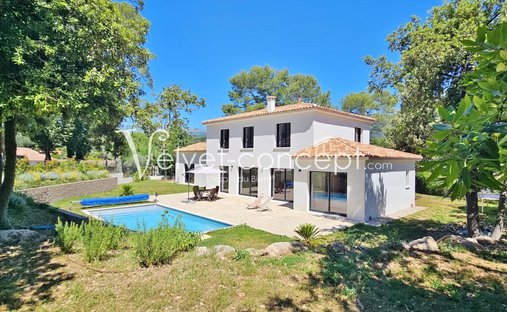 Villa in Nord, Roquefort-les-Pins, France 1