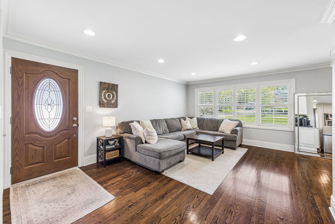 House in Downers Grove, Illinois, United States 2 - 18374327