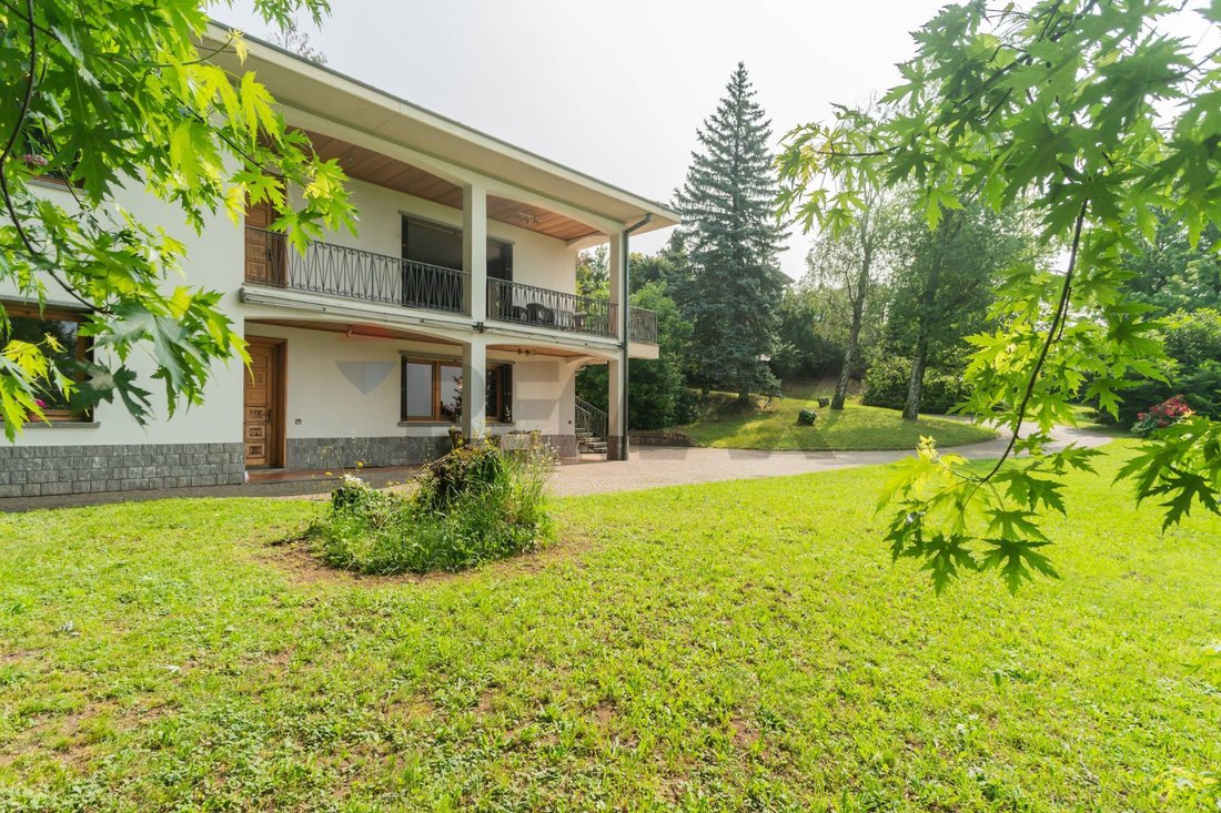 Villa in Saltrio, Lombardy, Italy 4 - 18384397